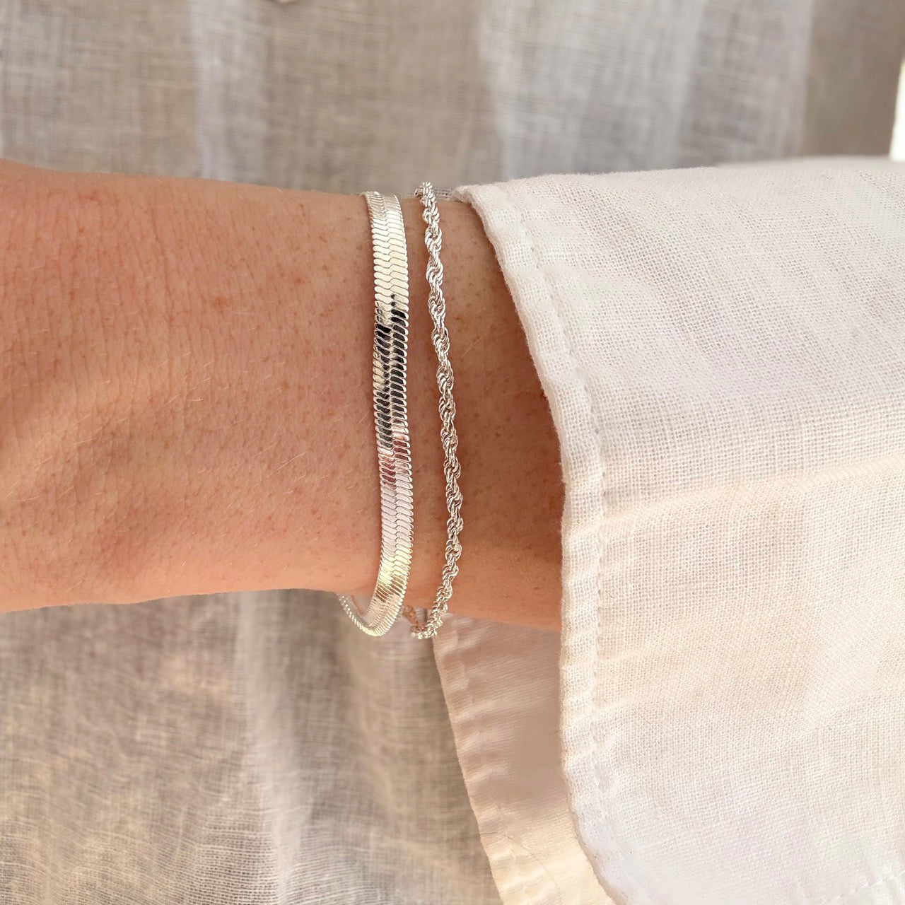 Gedrehtes Seilarmband versilbert