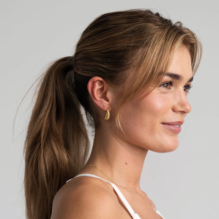Chunky-Schmuck, der dem aktuellen Trend folgt