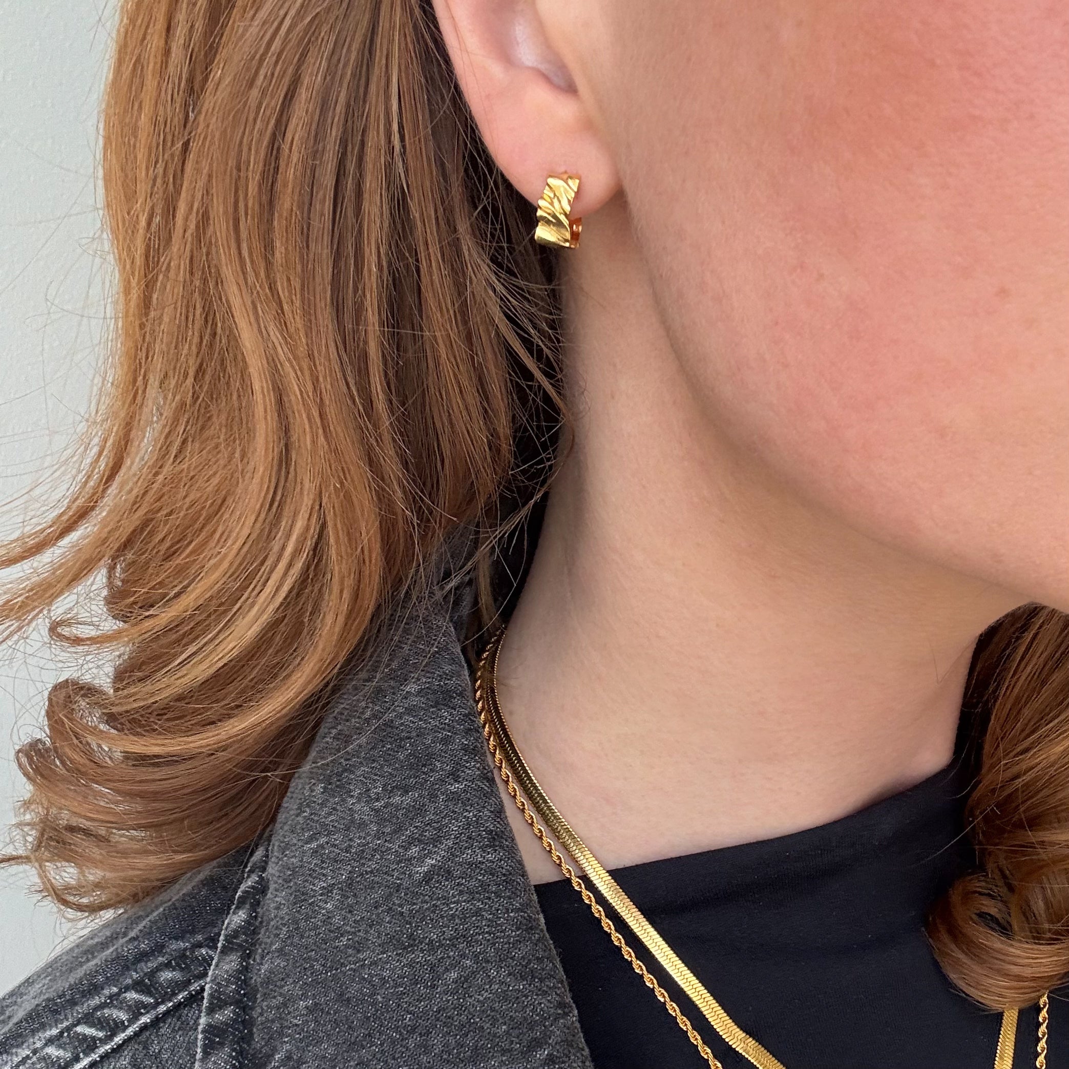 Wave Twist Hoop 12 mm vergoldet