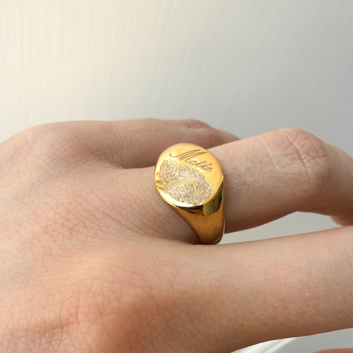 Indgraveret Fingeraftryk og Navn Classic Ring
