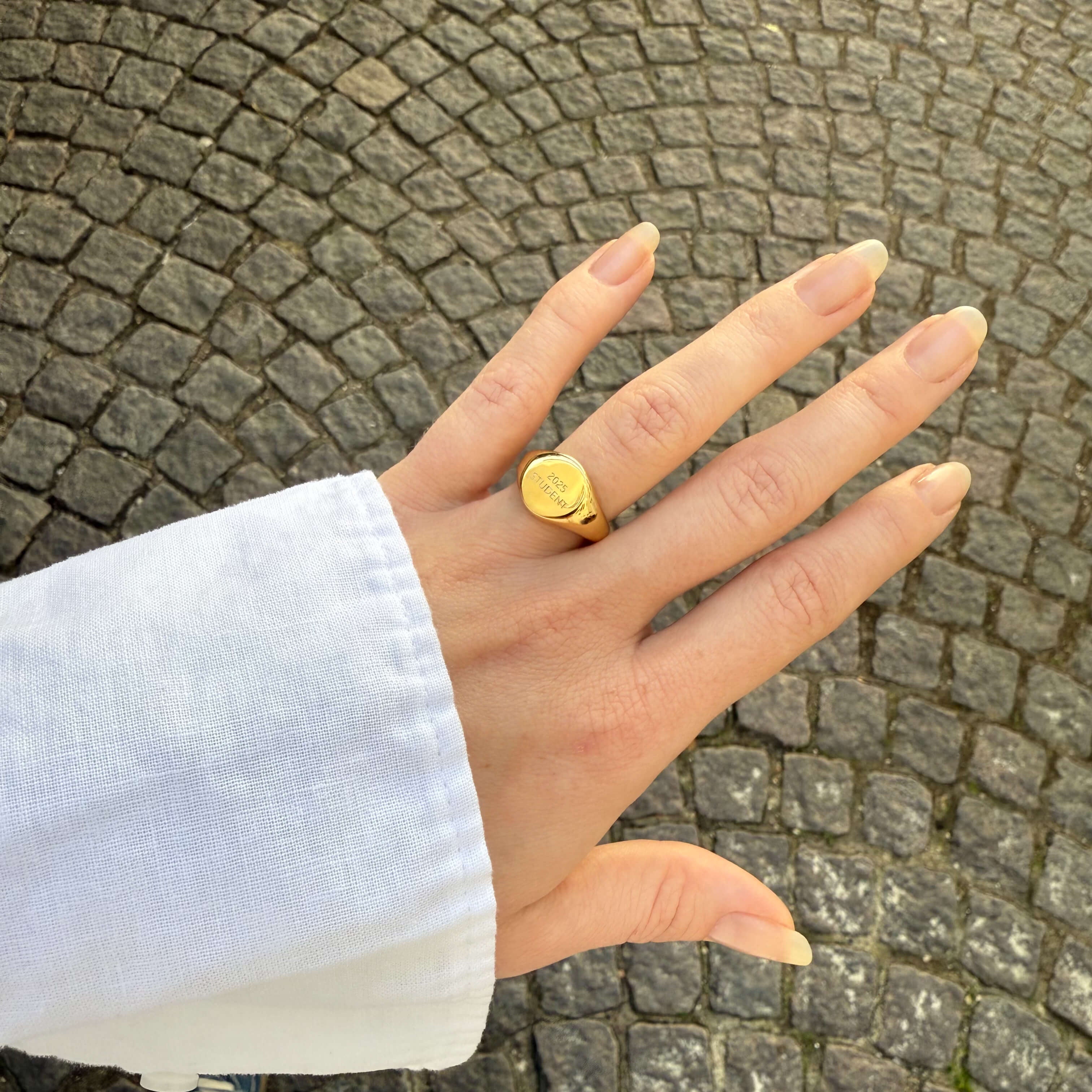 Klassischer Ring mit Gravur