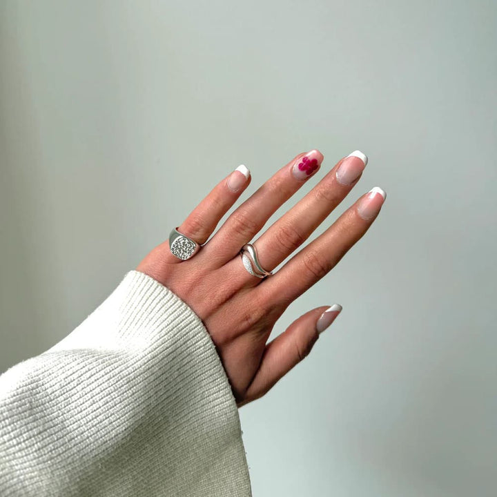 Versilberter und vergoldeter Wellenschmuck