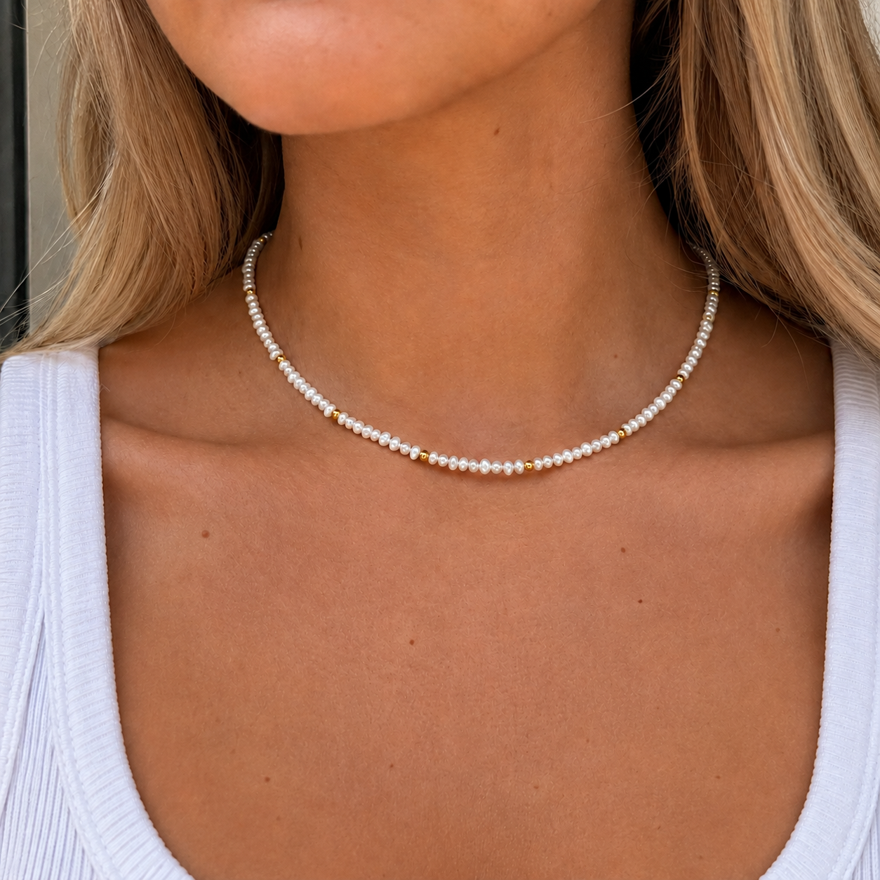 Mikro Perlen Halskette mit Golddetails