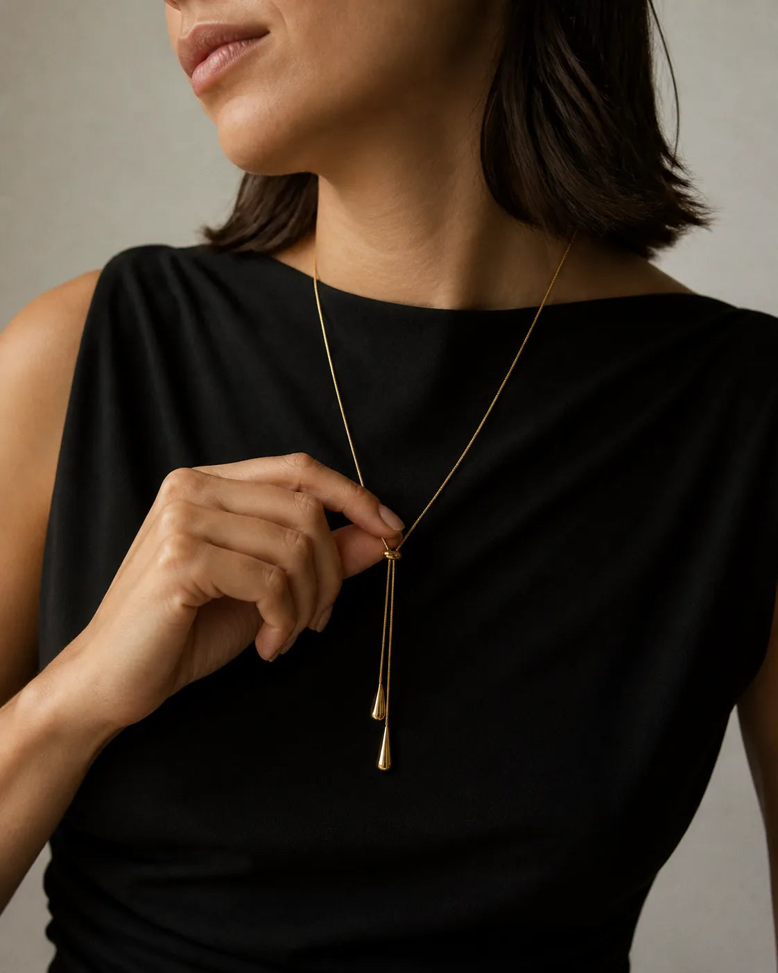 Lelafine Schmuck in einem zeitlosen Look gestylt
